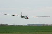 Der Segelflugverein Halle-Oppin e. V. hat seinen Sitz auf dem Flugplatz Oppin.