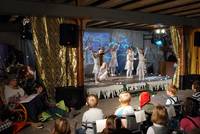 Die Weihnachtsrevue des Landsberger Spaßvereins mit Theater und Tanz
