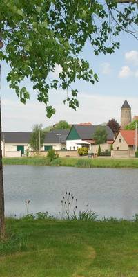 Blick vom Dorfteich auf den Ort